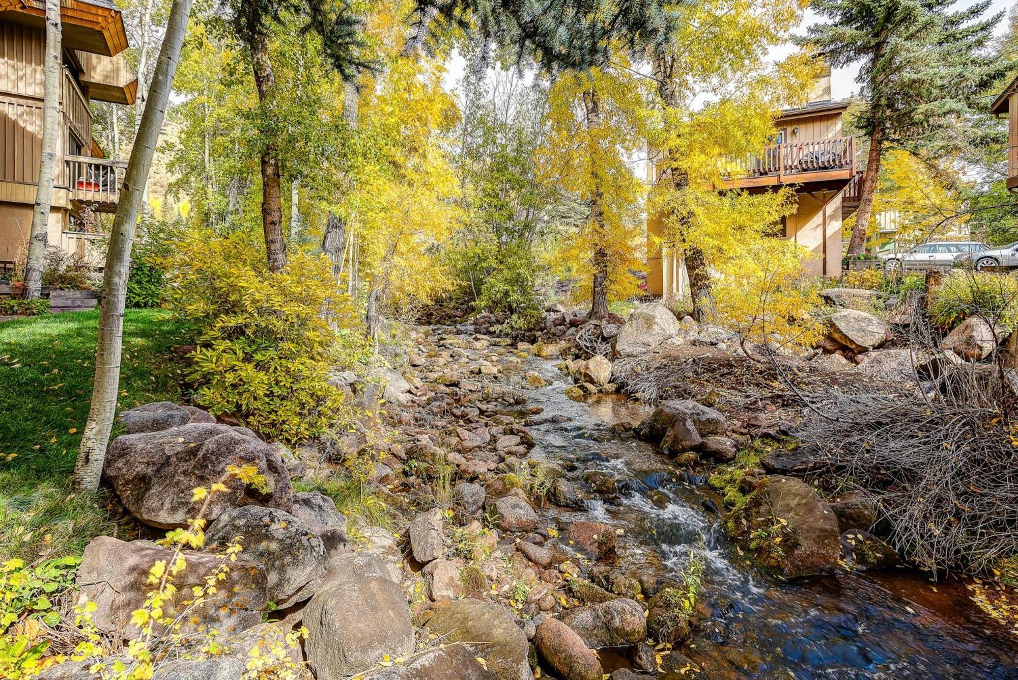 Peaceful Creek View From The Deck! Walk To Shuttle Villa Vail Exterior foto